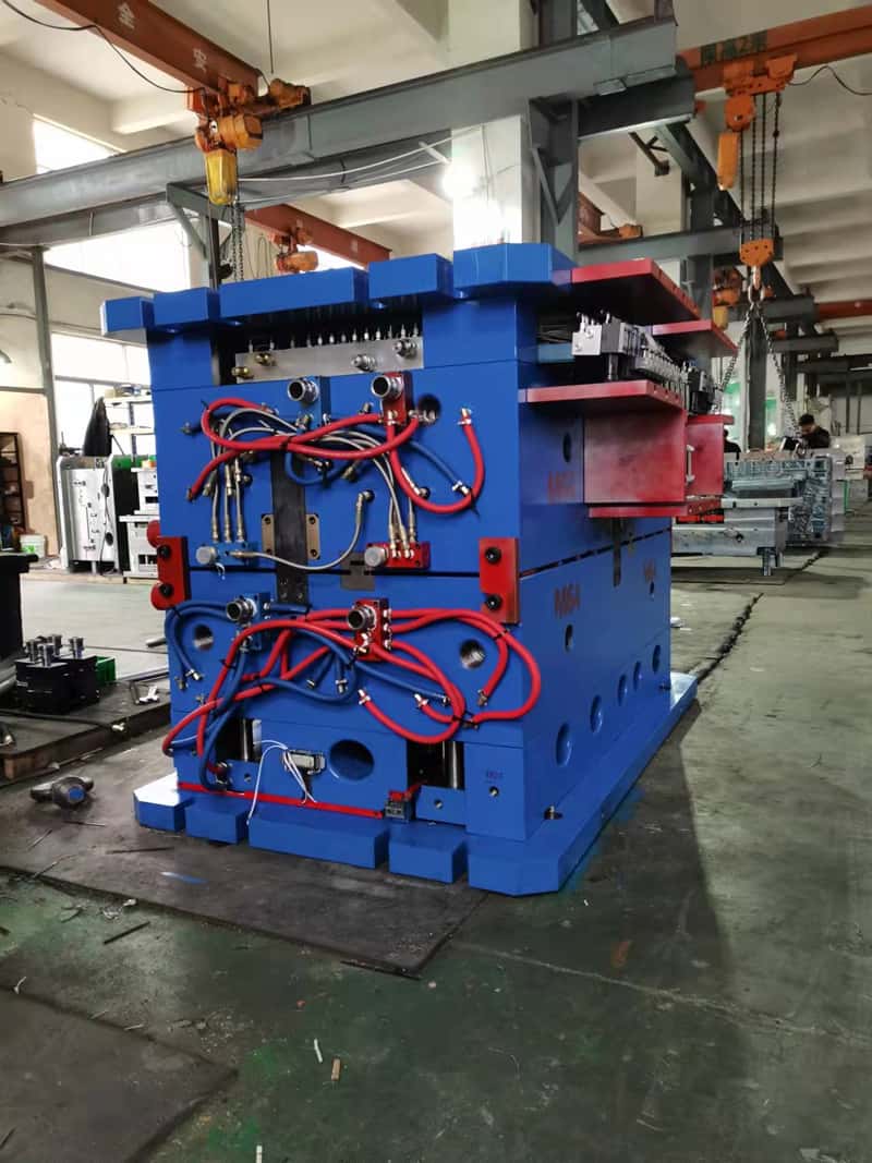 Mold-Manufacturing30